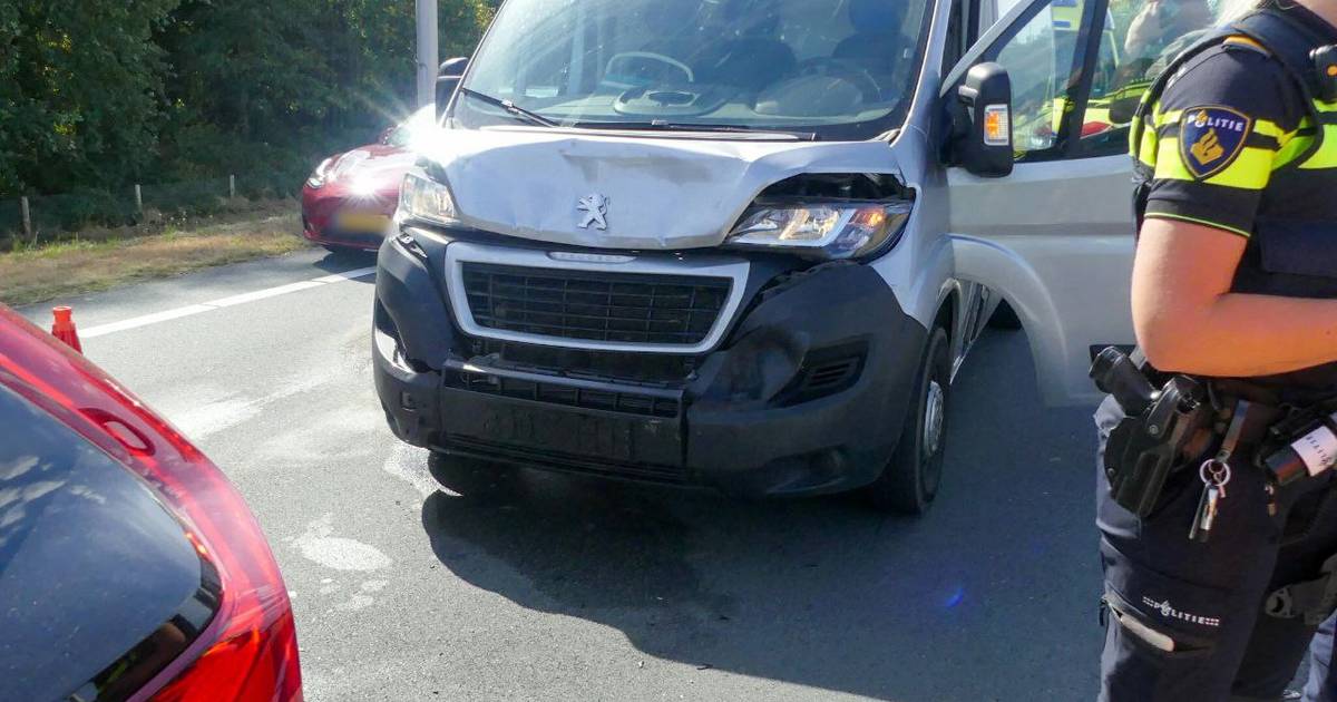 Vrouw gewond bij aanrijding op afslag A35 bij Enschede.