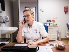 ‘Tijdens telefonisch spreekuur hoor je patiënten op kwetsbaarste moment van hun leven’