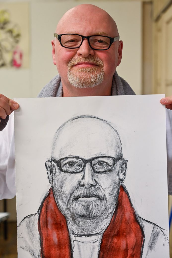 Tony Boone is tevreden over zijn portret.