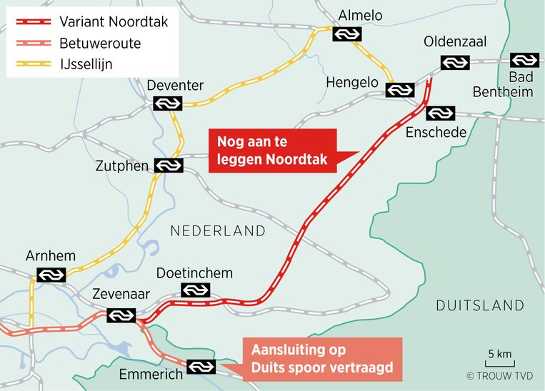 Een kaart van de nog aan te leggen Noordtak van de Betuweroute, links de huidige spoorlijn voor goederenvervoer naar Noord-Duitsland. Beeld Thijs van Dalen