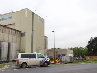 Even ontploffingsgevaar in zuivelfabriek na smeulbrand in silo: geen gewonden, schade beperkt
