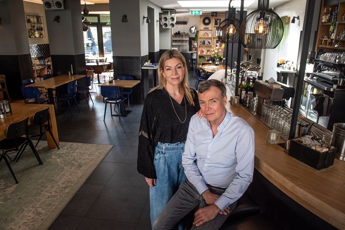 Mascha Schaffels en Jack Lambregts stoppen met restaurant Charelli op het Van Coothplein.