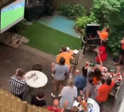 De grapjassen van het EK: Oranje-fans nemen op hilarische wijze hun buren te grazen