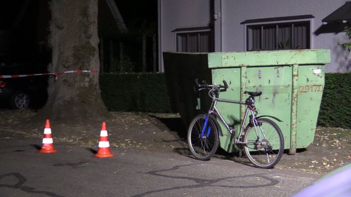 Een 27-jarige man uit Vught botste met zijn fiets tegen een bouwcontainer. Hij overleed anderhalve week later aan zijn verwondingen.