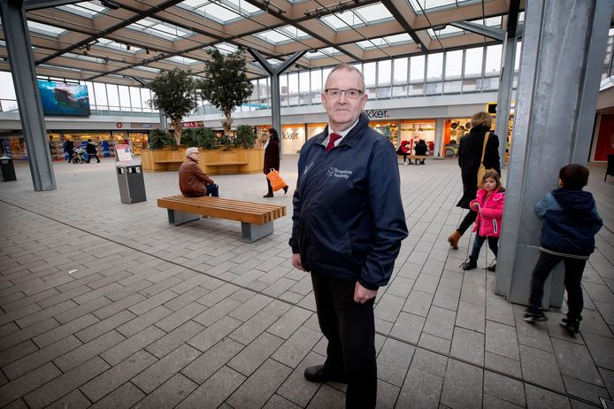 Marcel van Beers van de Scorpions Security in winkelcentrum Hoge Vught in Breda. ,,Alle klanten zijn ook mijn klanten. Maar niet alle klanten zijn even aardig voor mij.”