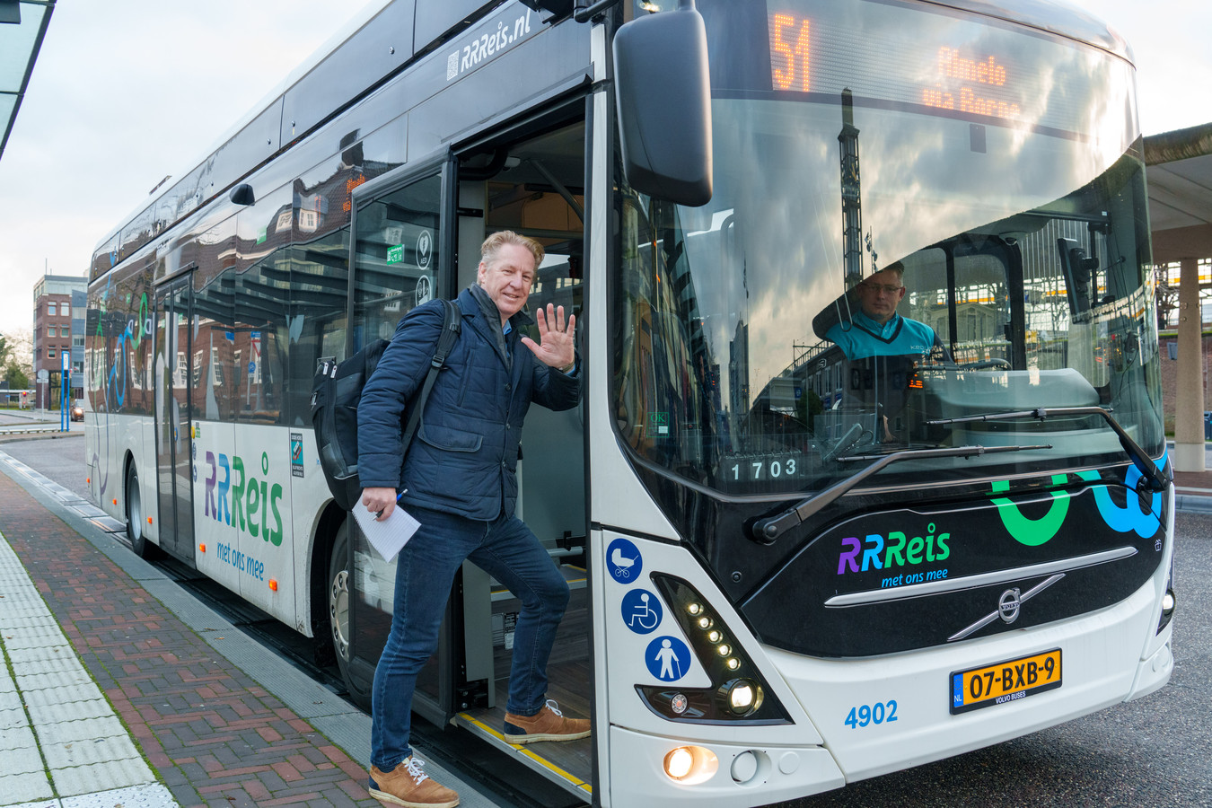 Op zondag met de bus dwars door Twente is bepaald geen goed idee ...