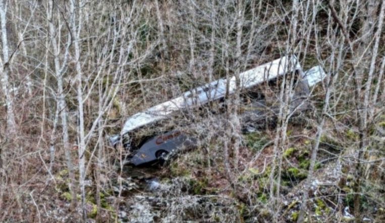 De bus stortte naar verluidt zes meter naar beneden. Beeld RV