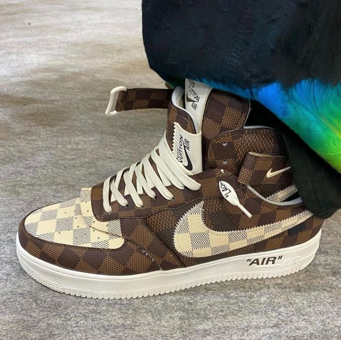 Louis Vuitton steekt de Air Force 1-sneakers van Nike in een gloednieuw  jasje, Mode & Beauty