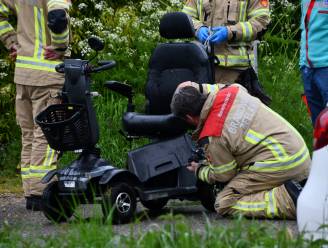 Scootmobieler belandt in sloot 
