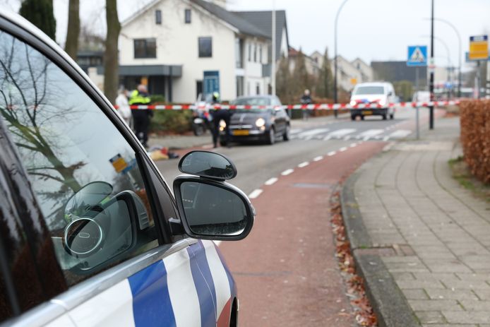 Een voetgangster is maandag ernstig gewond geraakt bij toen zij geschept werd op de Bekenhorst nabij het verzorgingstehuis het Dijkhuis.