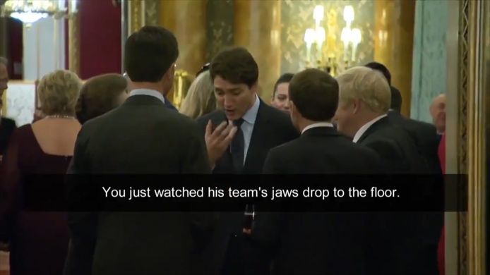 Trudeau maakt een gebaar, als hij opmerkt dat de monden van Trumps team openvielen.