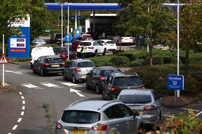 Flinke wrevel aan Britse tankstations wegens aanhoudende brandstofcrisis