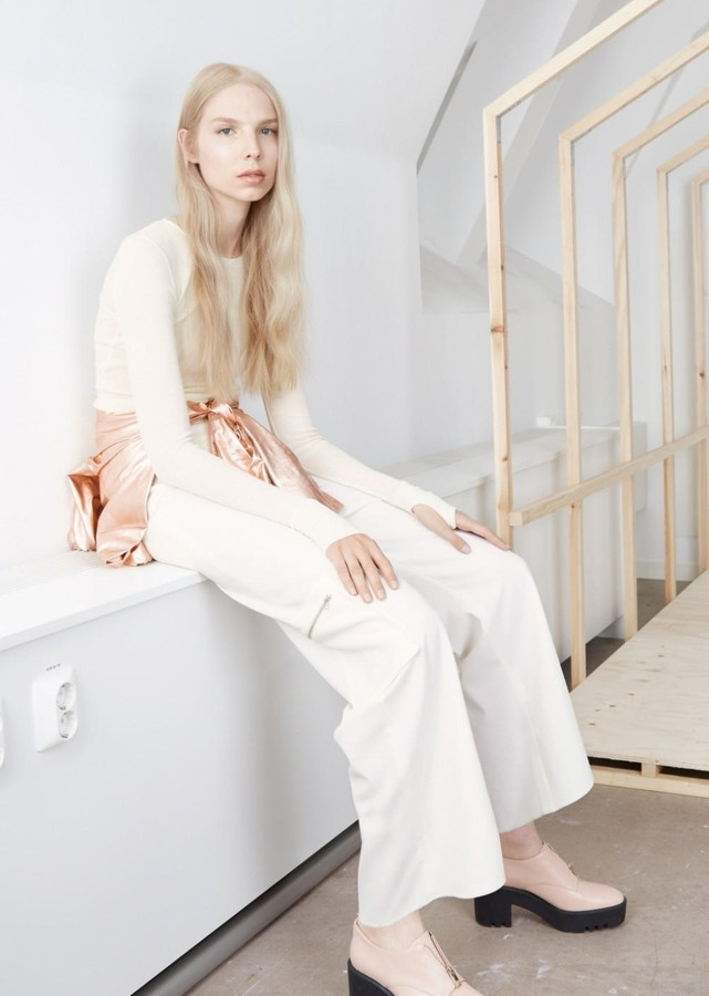 Modeketen &amp; Other Stories strikt 2 transgendermodellen voor campagne |  Foto | hln.be