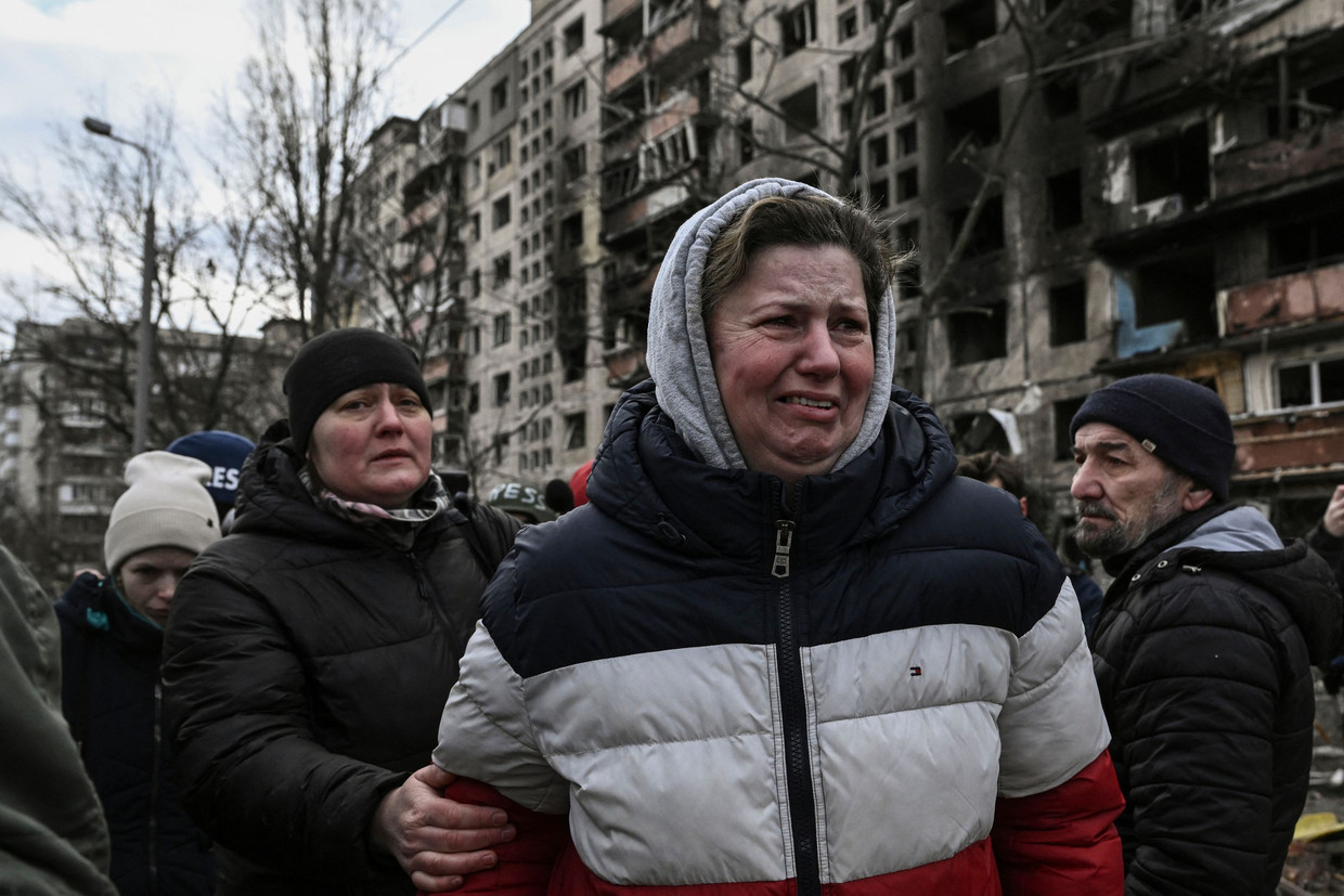 Op 14 maart werden verschillende wijken van Kiev, waaronder Obolon, aangevallen met grote ravage en vernielde appartementencomplexen tot gevolg. Beeld AFP