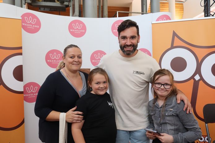 Evelien, Eliana en Lotte kwamen speciaal vanuit Uitbergen naar Sint-Niklaas voor Metejoor