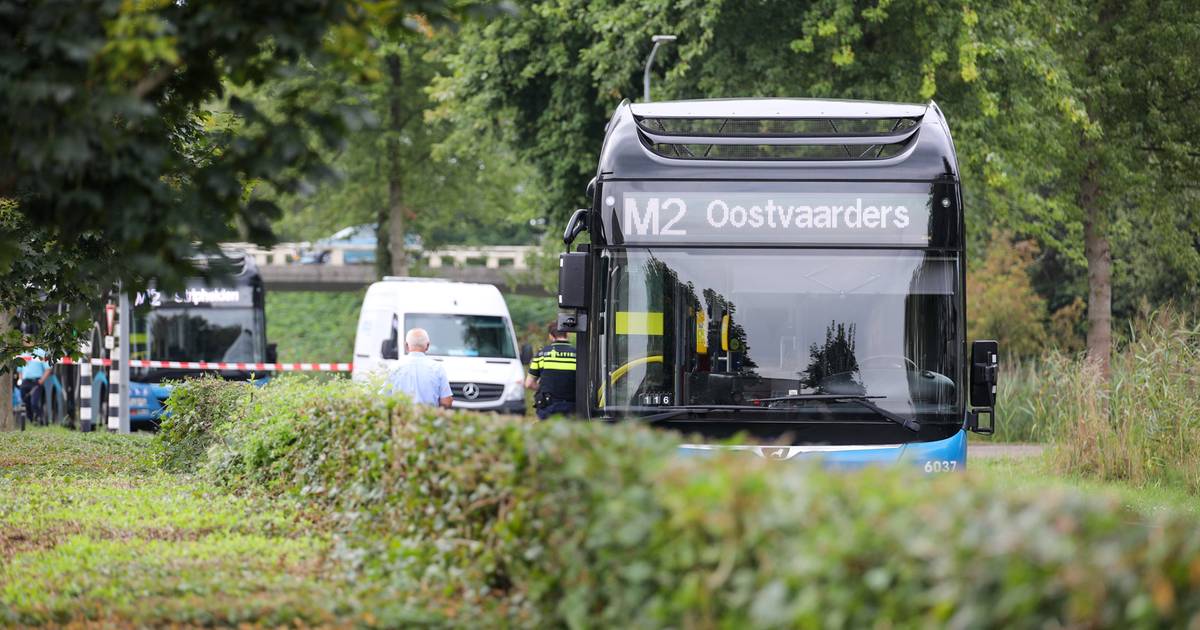 Kind ernstig gewond bij aanrijding door lijnbus in Almere.