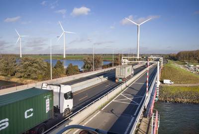 Haringvlietbrug straks dicht: boeren pakken de pont over het Hollands Diep