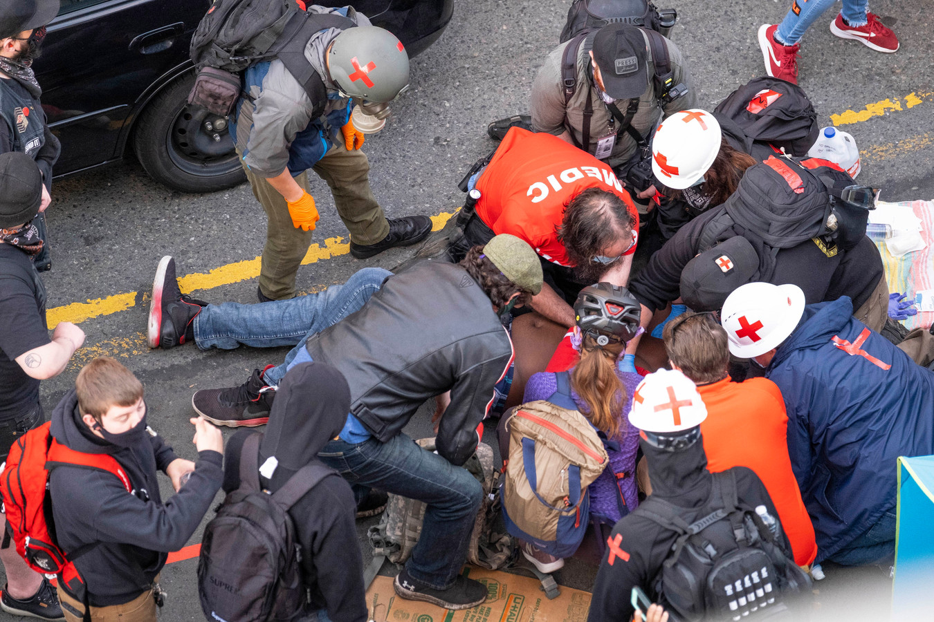 Группа людей для выражения протеста. Толпа протестующих женщин. Паника в толпе.