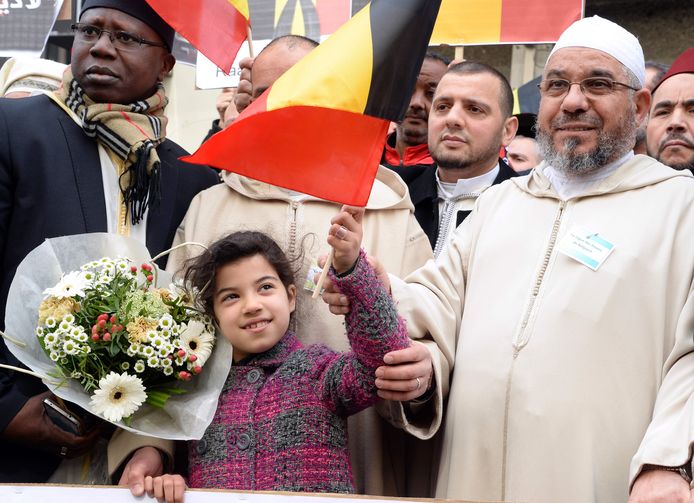 Imam Mohamed Toujgani op archiefbeeld bij een eerbetoon aan de slachtoffers van de terreuraanslagen in Brussel.