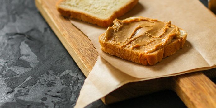 Pindakaas die helemaal uit pinda's bestaat telt ook mee als gezonde voeding.