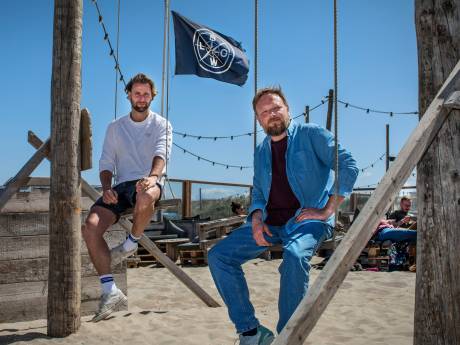 Strandtenten langs Haagse kust blijven dolgraag ’s winters staan: ‘Opbouwen kost elk jaar een ton’