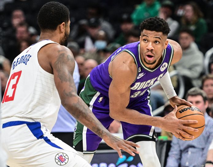 Giannis Antetokounmpo was nog maar ens de grote man bij de Bucks.