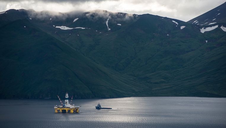Het Shell-boorplatform Polar Pioneer. Beeld Mark Meyer