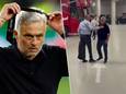 Links: José Mourinho nadat hij z'n medaille in ontvangst ging nemen.
Rechts: de coach van Roma was niet te spreken over de rol van de refs.