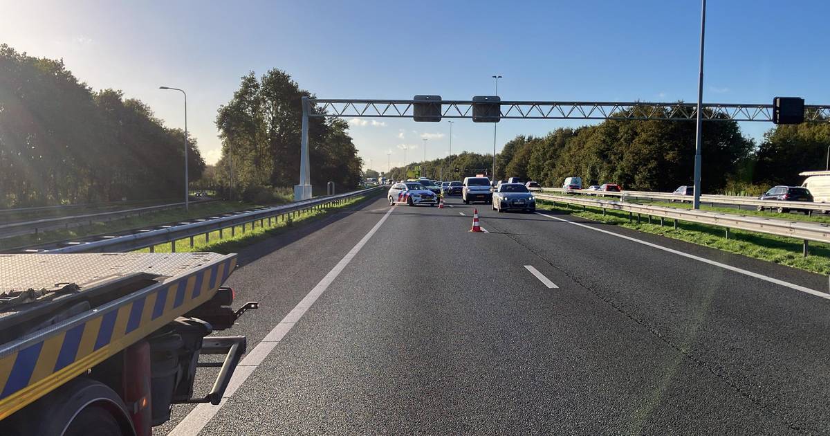 Rijstrook van A27 dicht na ongeval bij Lexmond