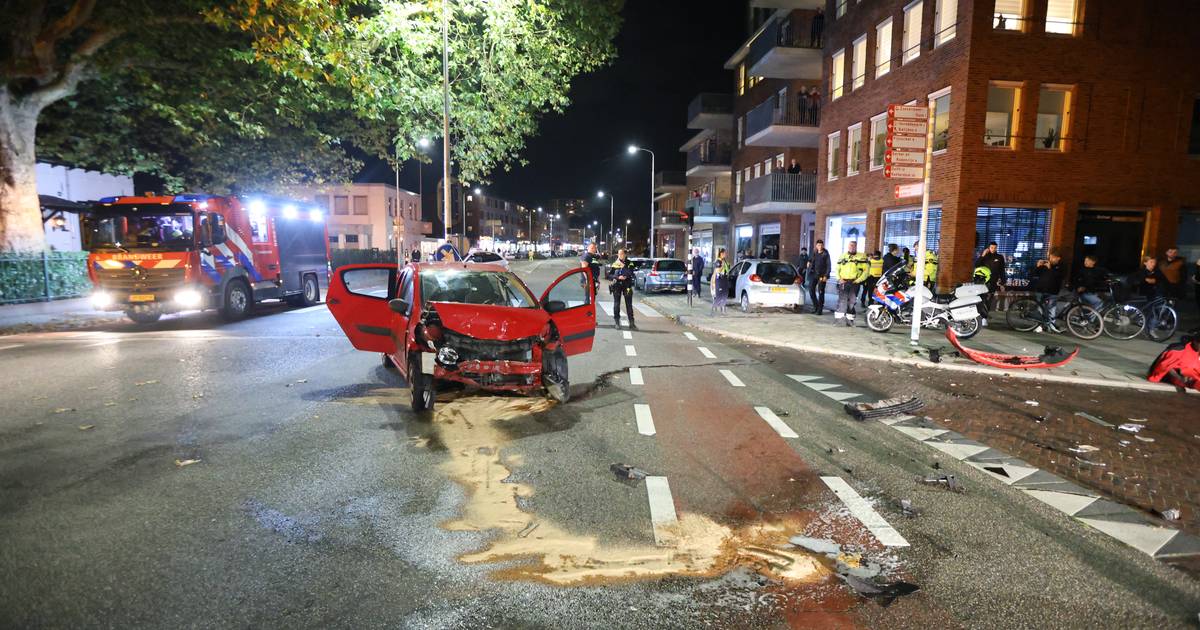 Flinke ravage na ongeval op de Karel Doormanlaan in Zoetermeer | 112 ...