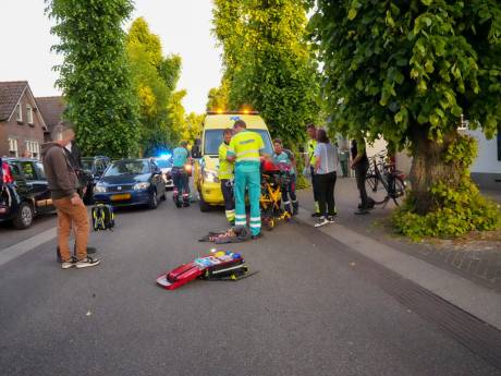 Meisje valt van fiets en raakt boom in Handel, traumateam ingezet
