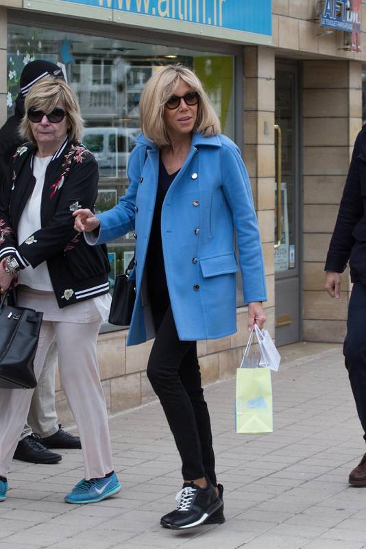 Brigitte Macron Souffre Des Moqueries Et Des Caricatures Affreuses Lifestyle 7sur7 Be