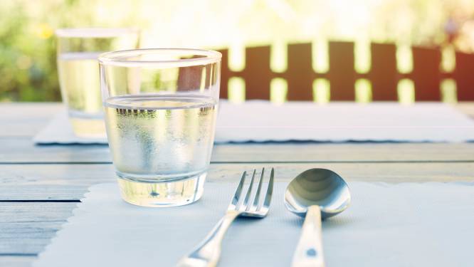 Waarom een glas water in een restaurant of op een terras vaak niet gratis is