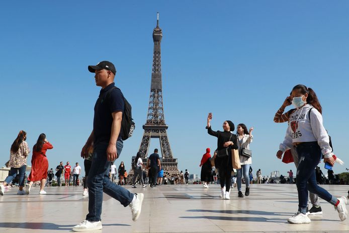 La Tour Eiffel peut être visitée, mais seulement si vous réservez à l'avance.