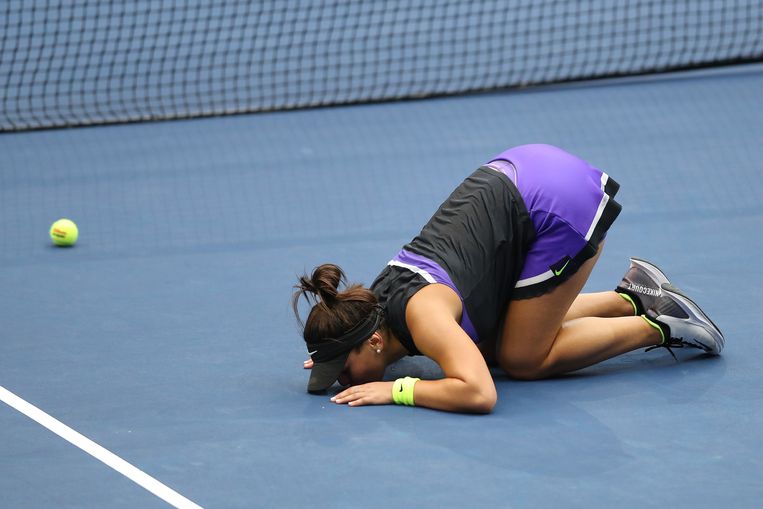 Bianca Andreescu viert haar overwinning. Beeld AFP