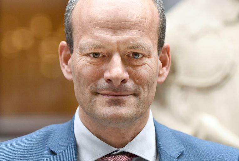 Rik van der Linden, milieuwethouder van Dordrecht: ‘Besmette grond afvoeren is niet zomaar mogelijk: je moet het opslaan in depots, en dat kost erg veel.’ Beeld Peter Hilz
