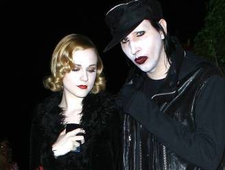 Gitzwarte details van vermeend misbruik Marilyn Manson: “Hij martelde me met stroom”