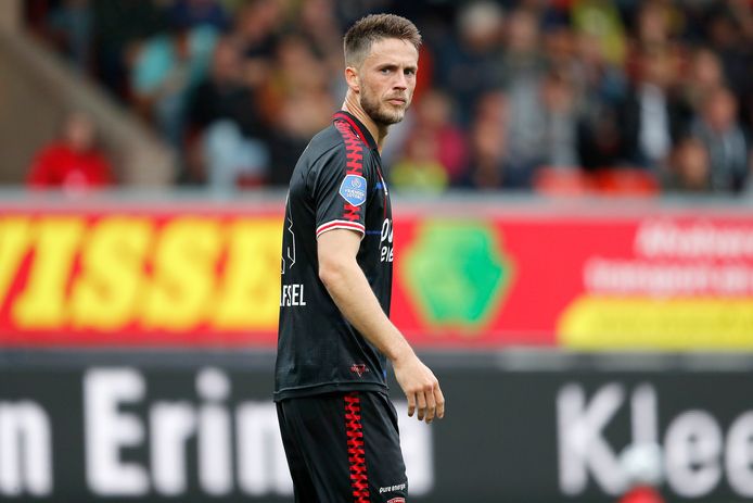 Ricky van Wolfswinkel baalt als een stekker.