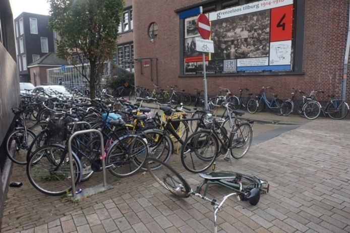 Leerling Filosofisch romantisch Tilburg & de verwijderde fietsen (meer dan 3000 per jaar) | Stadsgezicht  Tilburg | bd.nl
