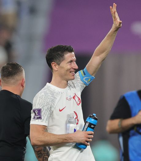 Robert Lewandowski vrolijk ondanks nederlaag Polen: ‘Voor het eerst dat ik lach na verlies’