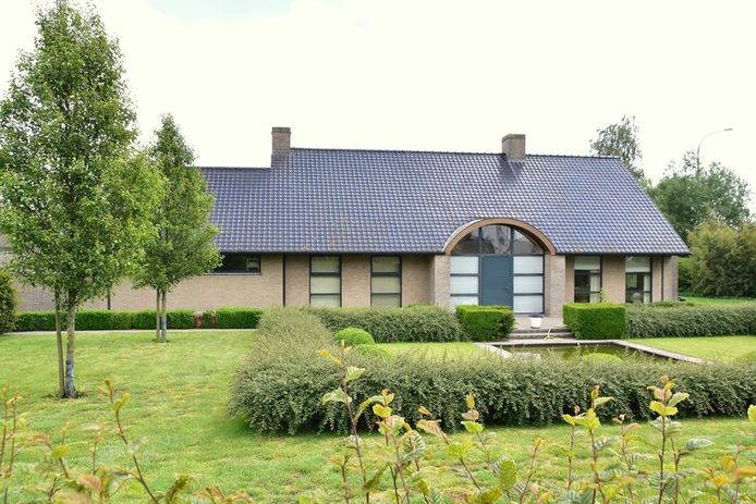 De villa van Georges B. en zijn vrouw Brigitte H. in Pittem, waar zich in juni 2019 de feiten afspeelden waarvoor de vrouw nu is vrijgesproken.