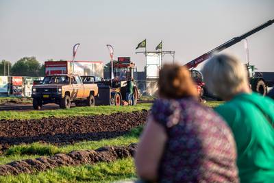 Trekkertrek en feest in de tent bij jarig KPJ Oosteind: ‘Er is nooit gezeik’
