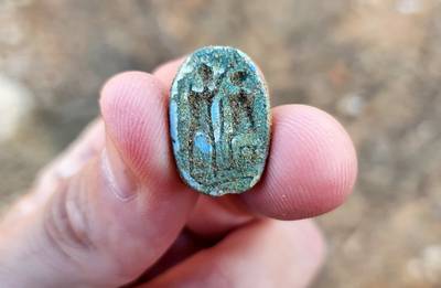 Drieduizend jaar oud amulet van kever gevonden tijdens schoolreis in Israël