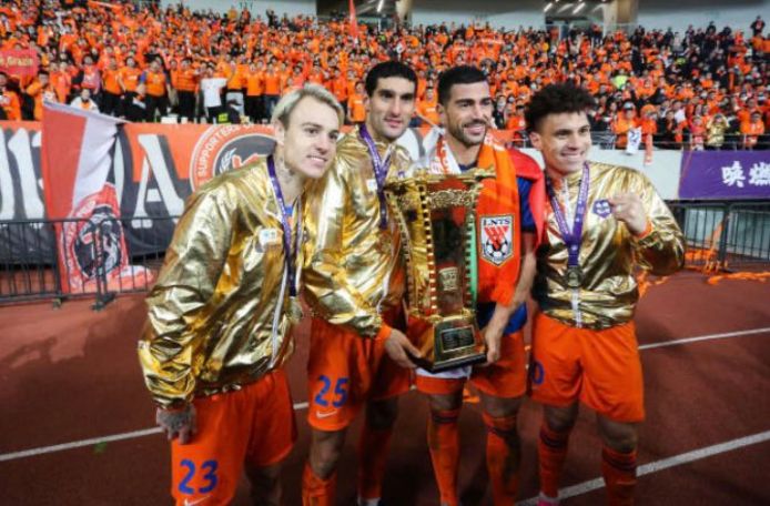 Marouane Fellaini werd zopas kampioen van China met Shandong Luneng.