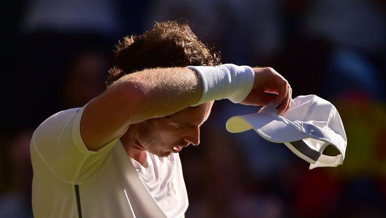 Andy Murray tijdens zijn wedstrijd tegen Mikhail Kukushkin op de tweede dag van Wimbledon. Beeld afp