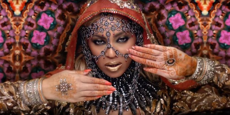 Beyoncé als Bollywood-actrice in de videoclip van 'Hymn For The Weekend'. Beeld rv