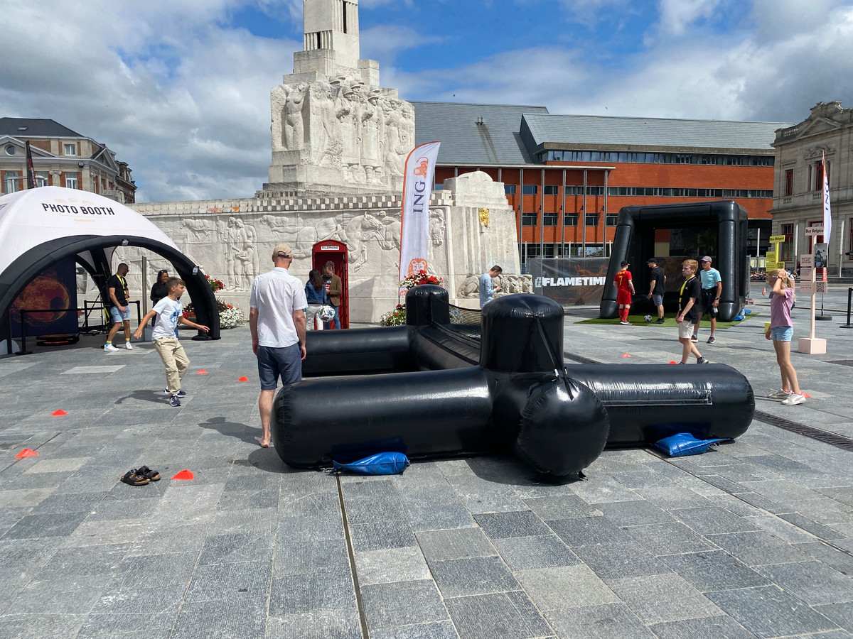 Allereerste fandorp Red Flames officieel geopend “Het moet er boenk op