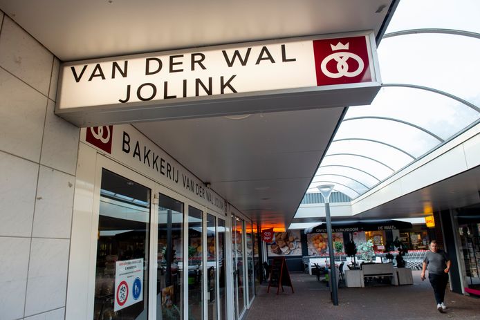 De vestiging van Bakkerij van der Wal Jolink op winkelcentrum De Maat aan de Imkersplaats.