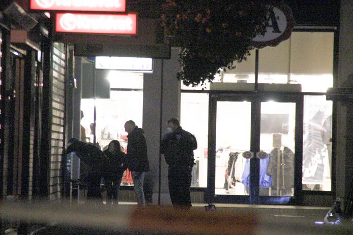 Juwelier Visser in het stadshart van Lelystad bleek vannacht het doelwit van een plofkraak.