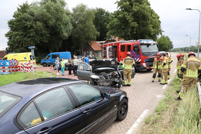 Botsing Kanaaldijk Dongen, bestuurder gewond.
